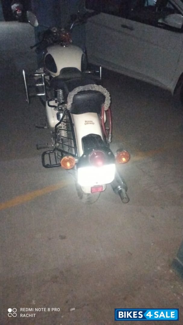 Ash White Royal Enfield Classic 350 Ash White Royal Enfield Classic 350