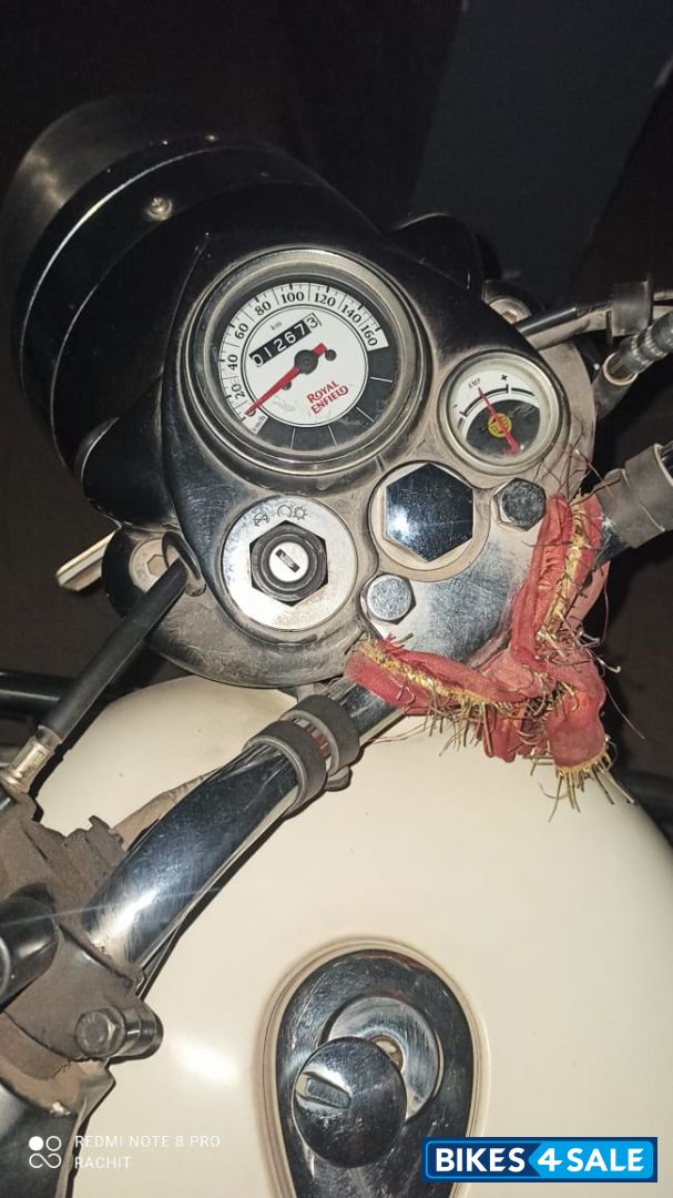 Ash White Royal Enfield Classic 350 Ash White Royal Enfield Classic 350