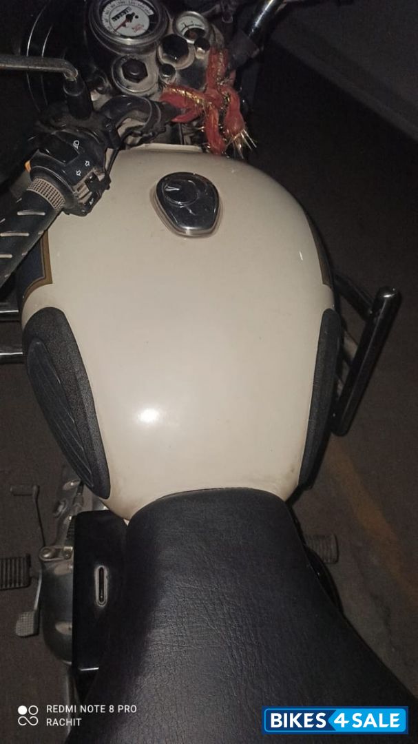 Ash White Royal Enfield Classic 350 Ash White Royal Enfield Classic 350