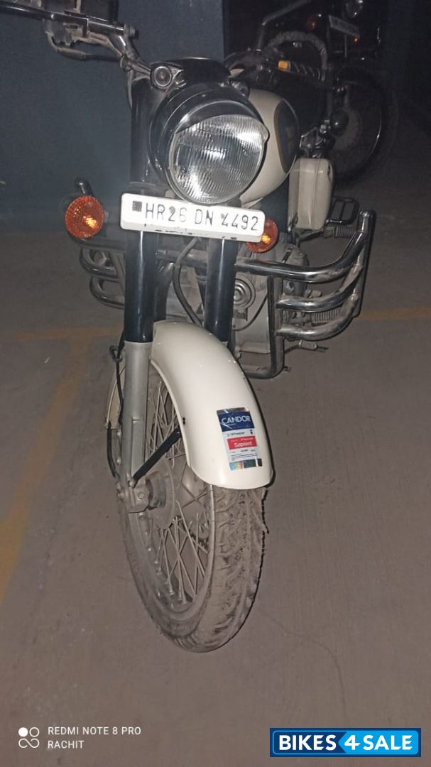 Ash White Royal Enfield Classic 350 Ash White Royal Enfield Classic 350