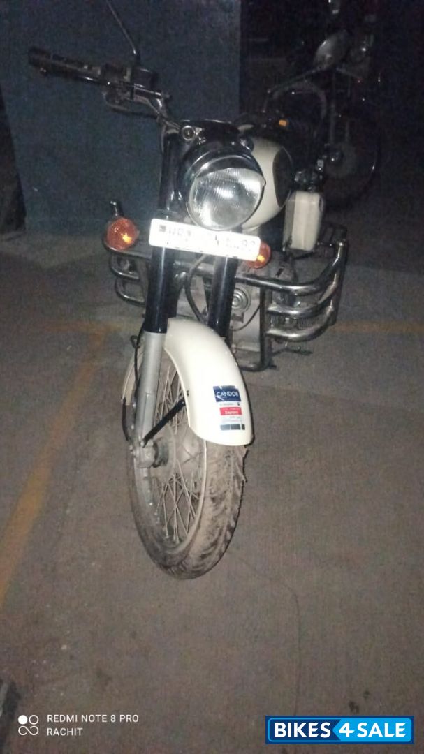 Ash White Royal Enfield Classic 350 Ash White Royal Enfield Classic 350