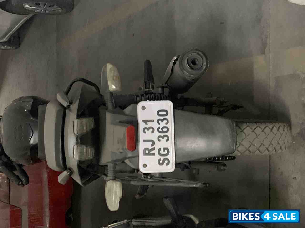 Black Bajaj Pulsar 180 DTSi