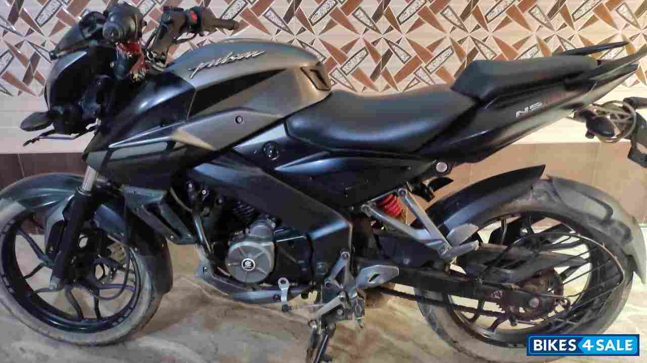 Dual Tone Bajaj Pulsar NS 160