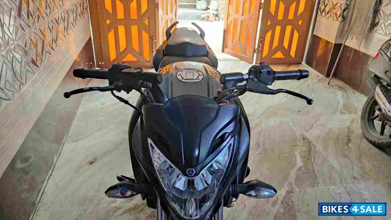 Dual Tone Bajaj Pulsar NS 160