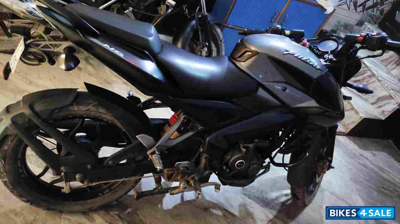 Dual Tone Bajaj Pulsar NS 160