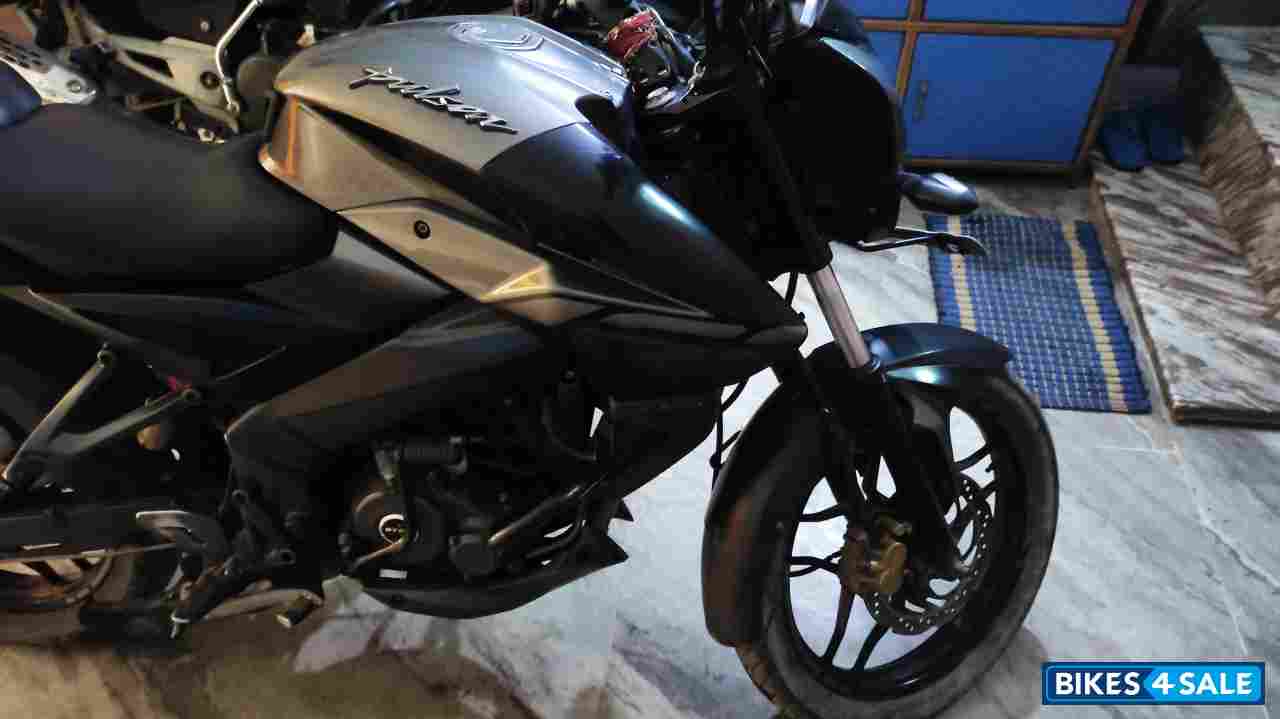 Dual Tone Bajaj Pulsar NS 160