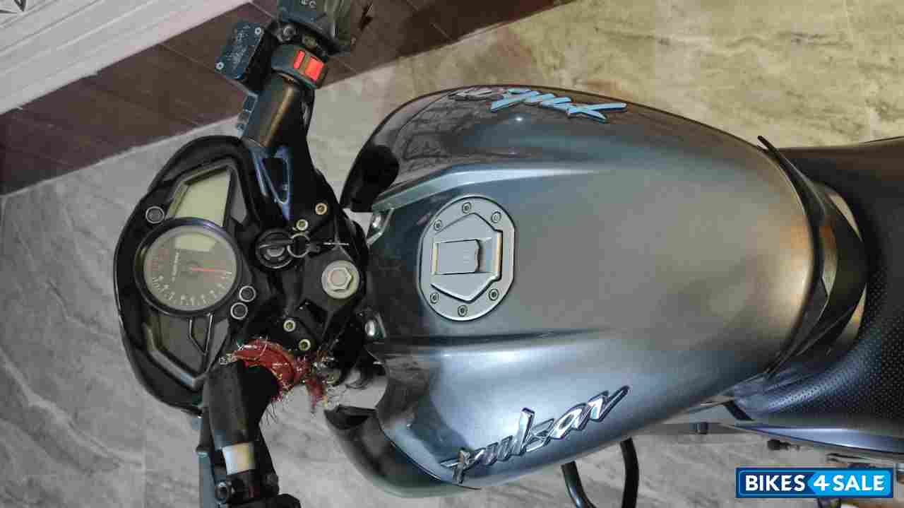 Dual Tone Bajaj Pulsar NS 160