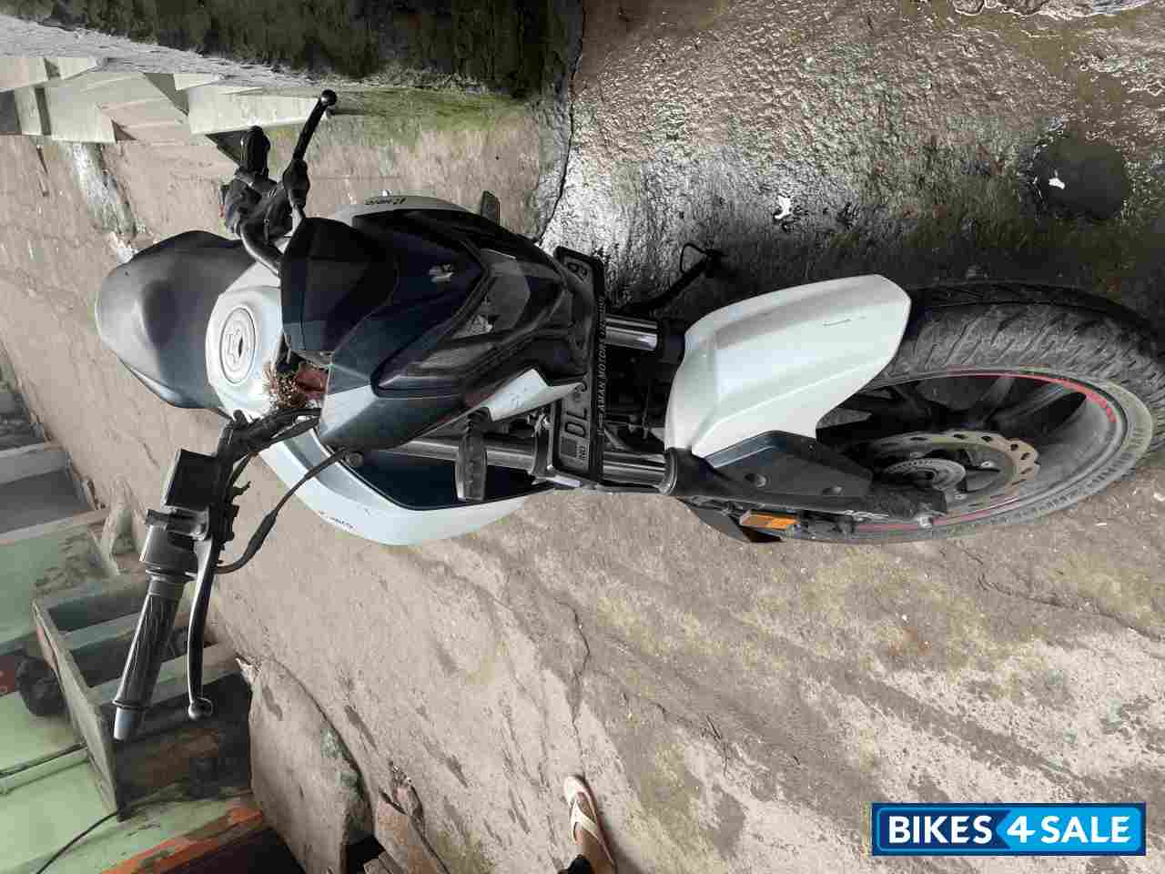 Pearl White Hero Xtreme 160R