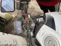 Pearl White Hero Xtreme 160R