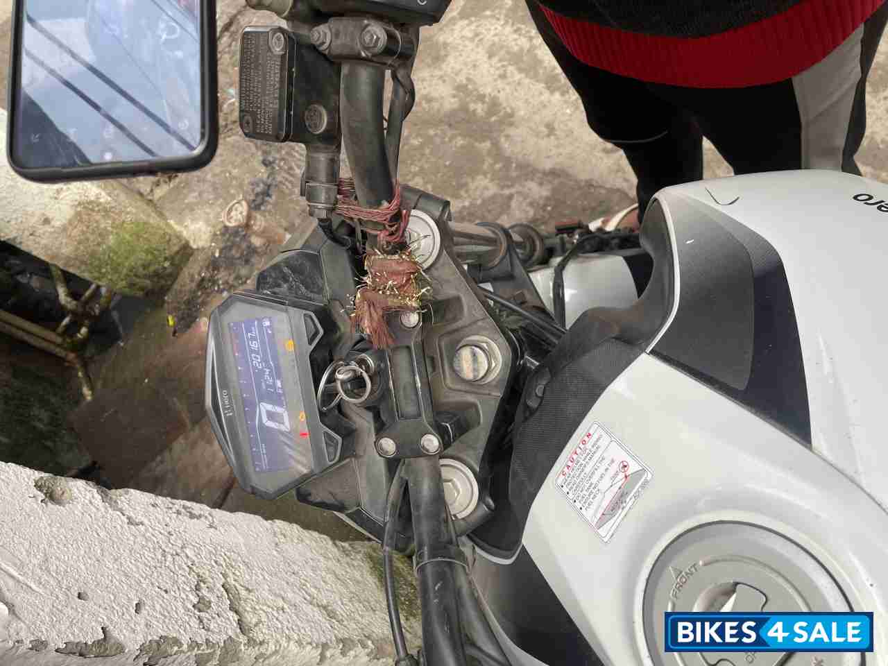 Pearl White Hero Xtreme 160R