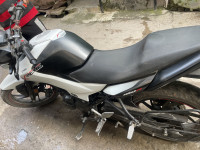 Pearl White Hero Xtreme 160R