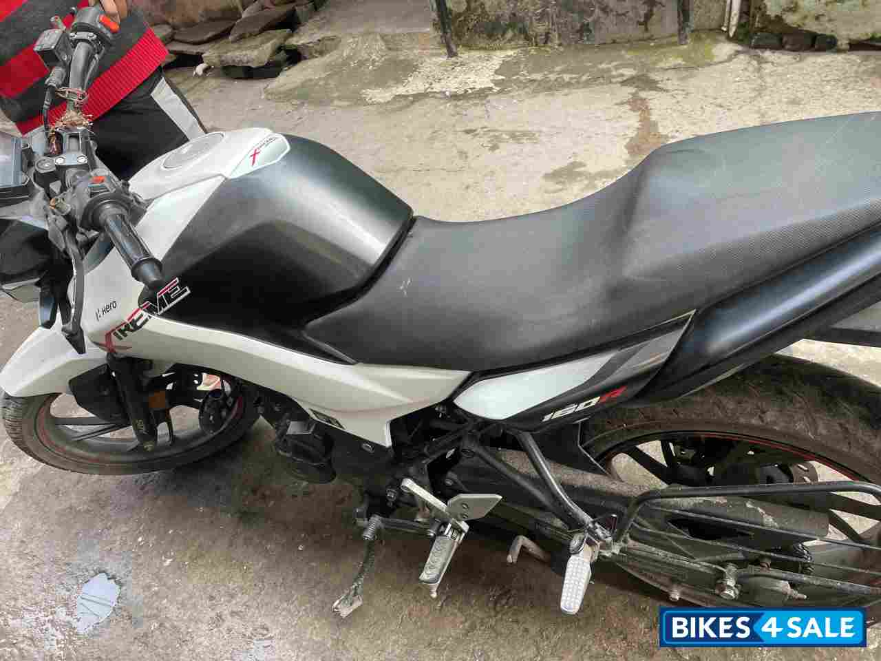 Pearl White Hero Xtreme 160R