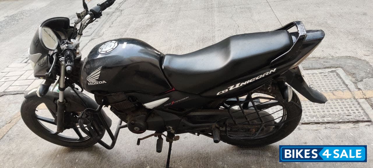 Black Honda CB Unicorn