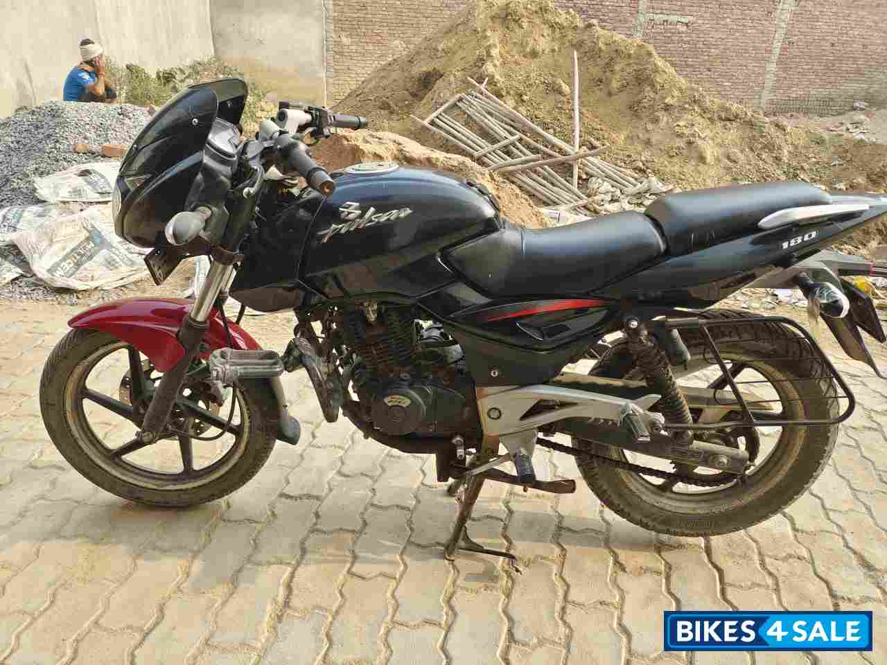 Black Bajaj Pulsar 180