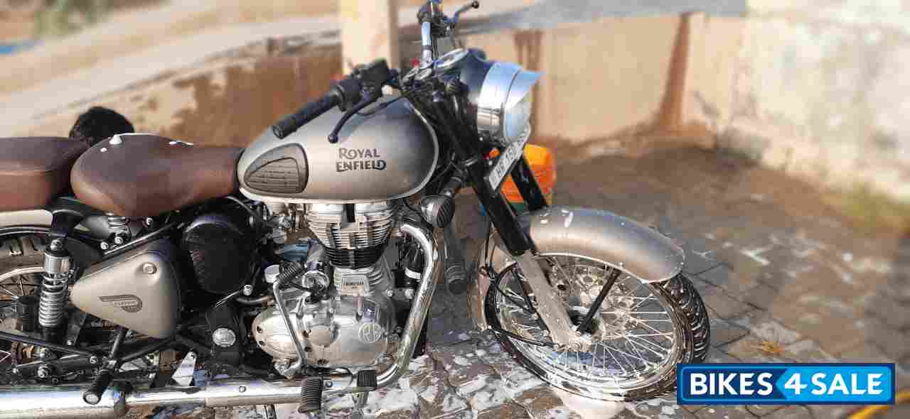 Gun Metal Grey Royal Enfield Classic Gunmetal Grey