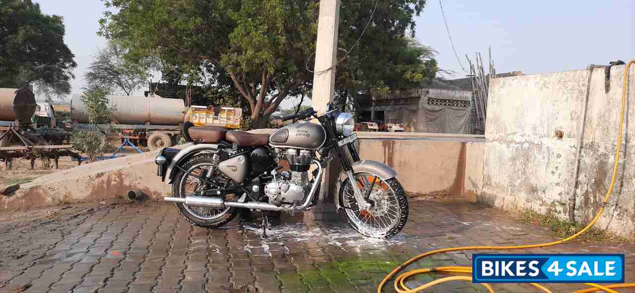 Gun Metal Grey Royal Enfield Classic Gunmetal Grey