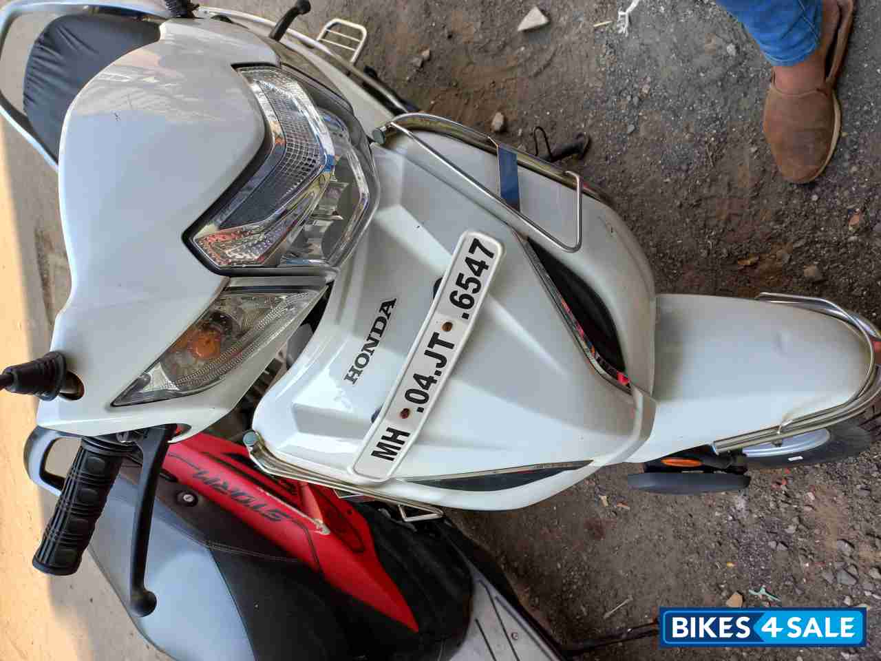 White Honda Activa 5G