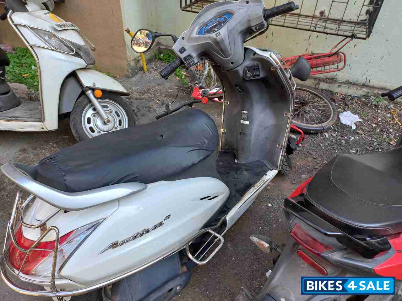 White Honda Activa 5G