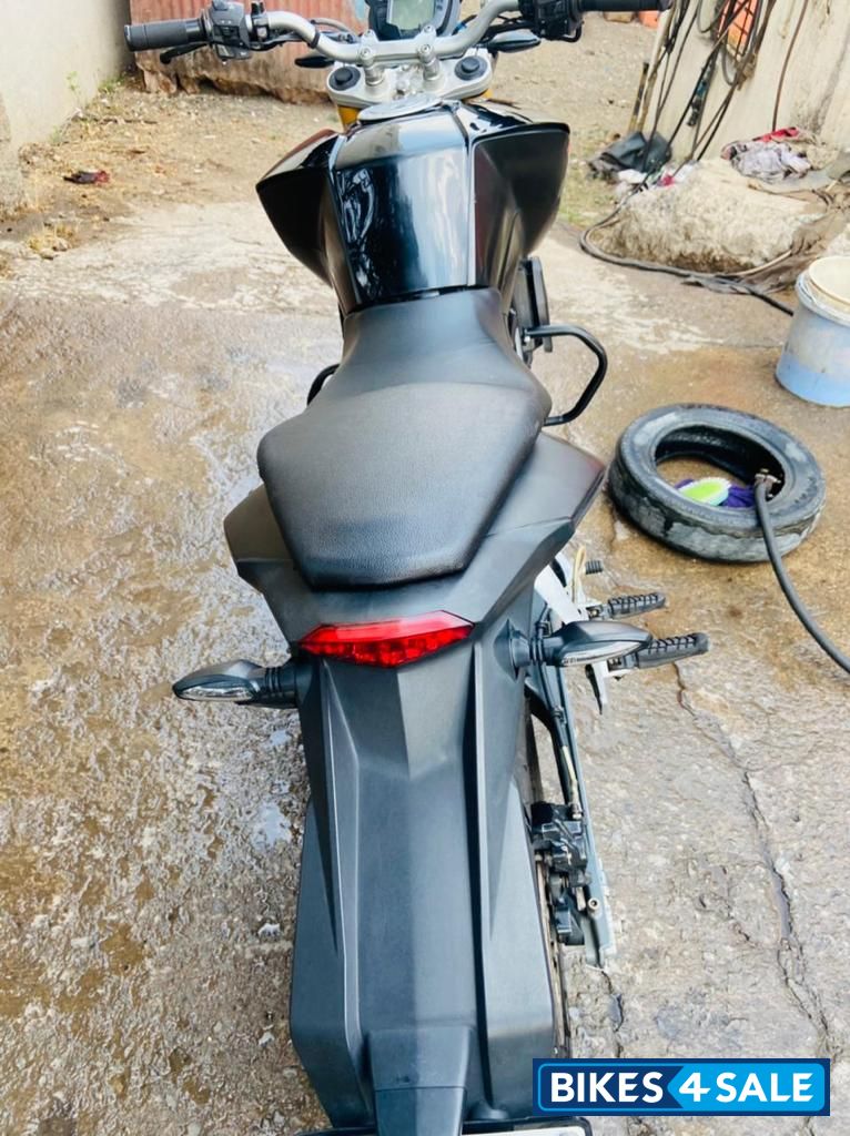Black KTM Duke 200