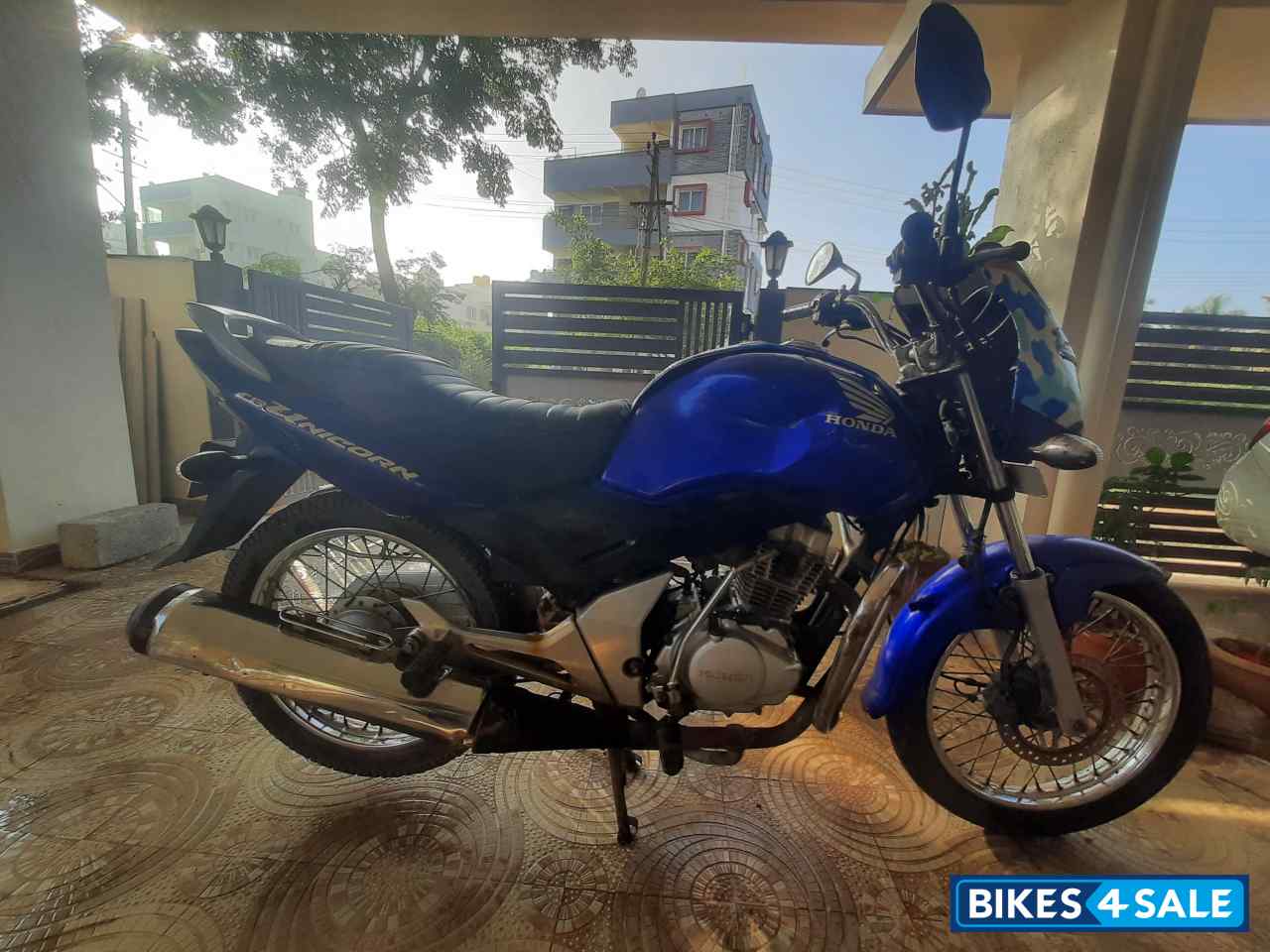 Blue Honda CB Unicorn