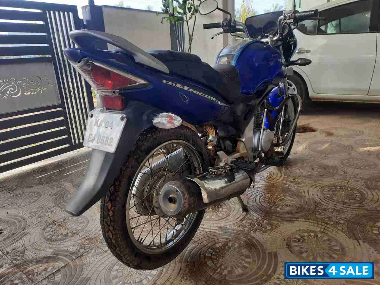 Blue Honda CB Unicorn