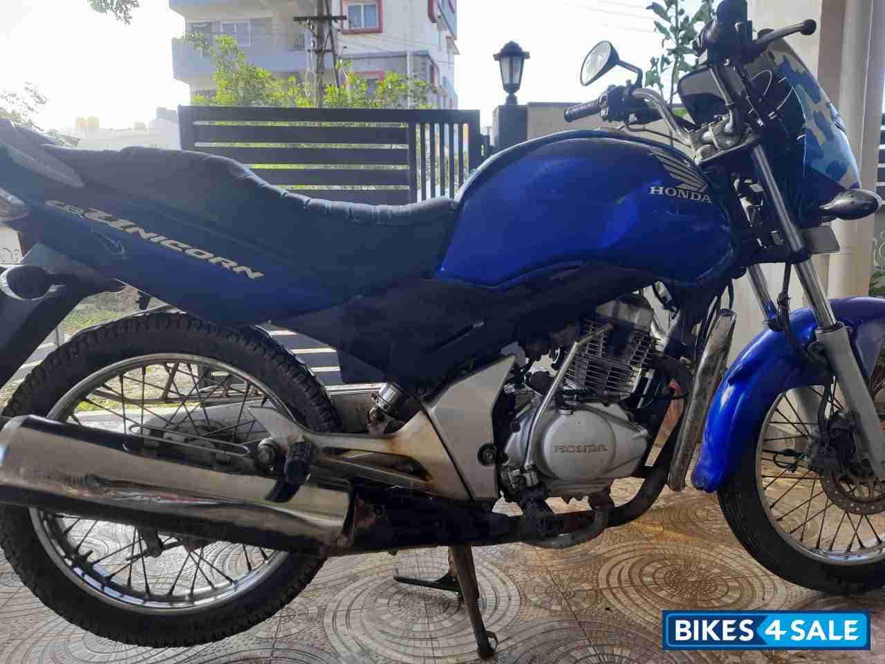 Blue Honda CB Unicorn