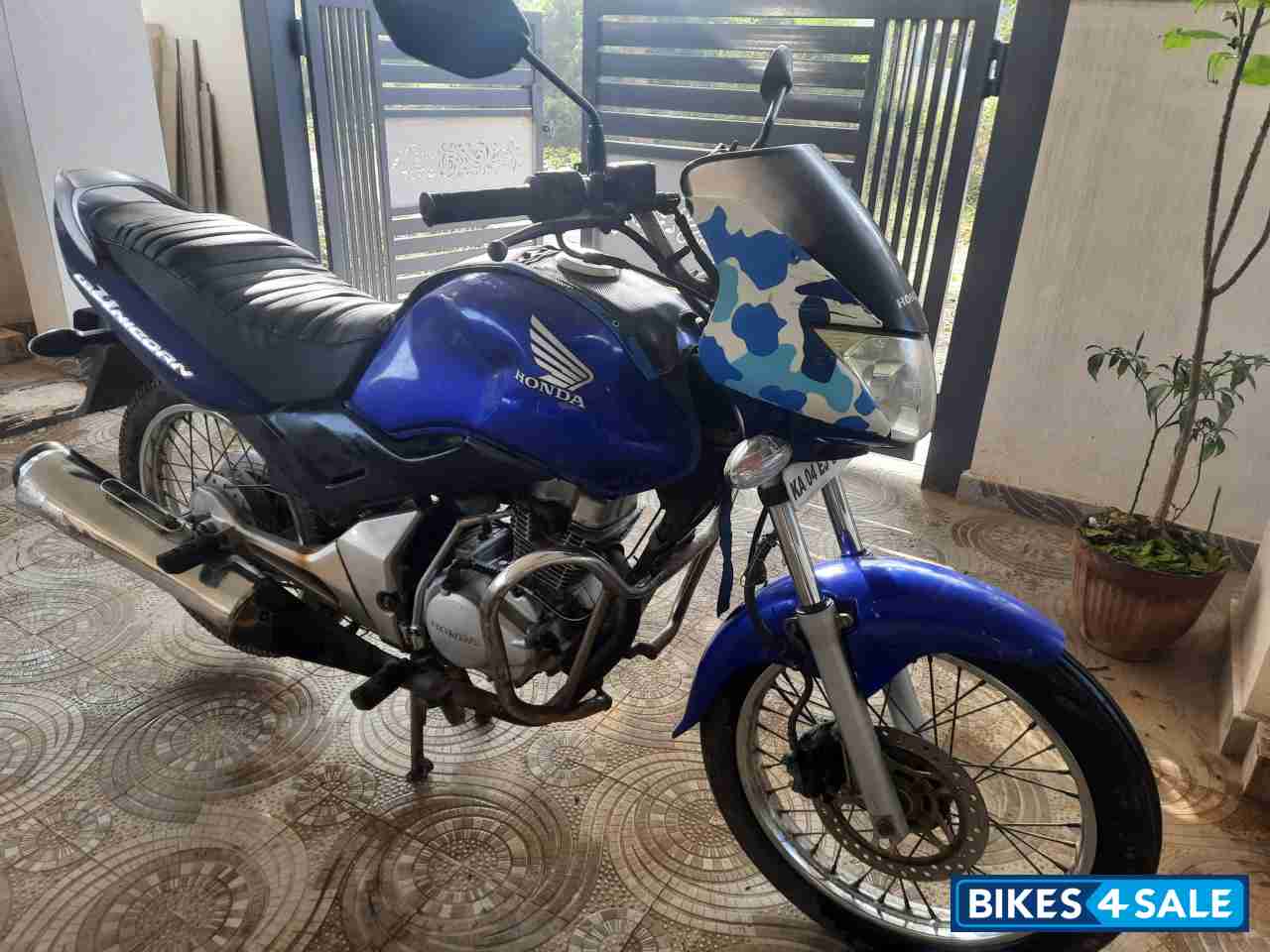 Blue Honda CB Unicorn