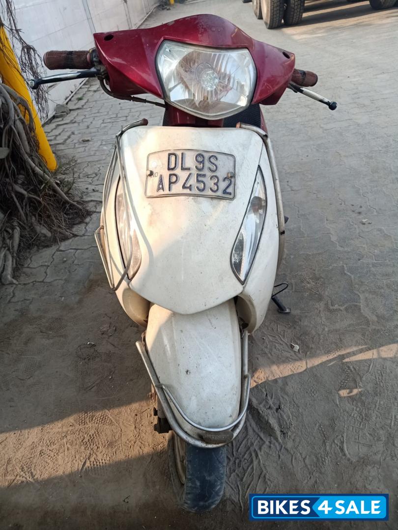 Red Honda Activa i