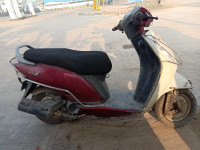 Red Honda Activa i