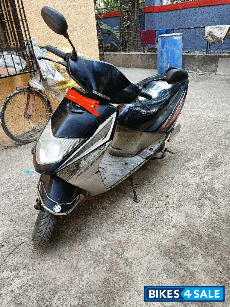 Black Honda Dio