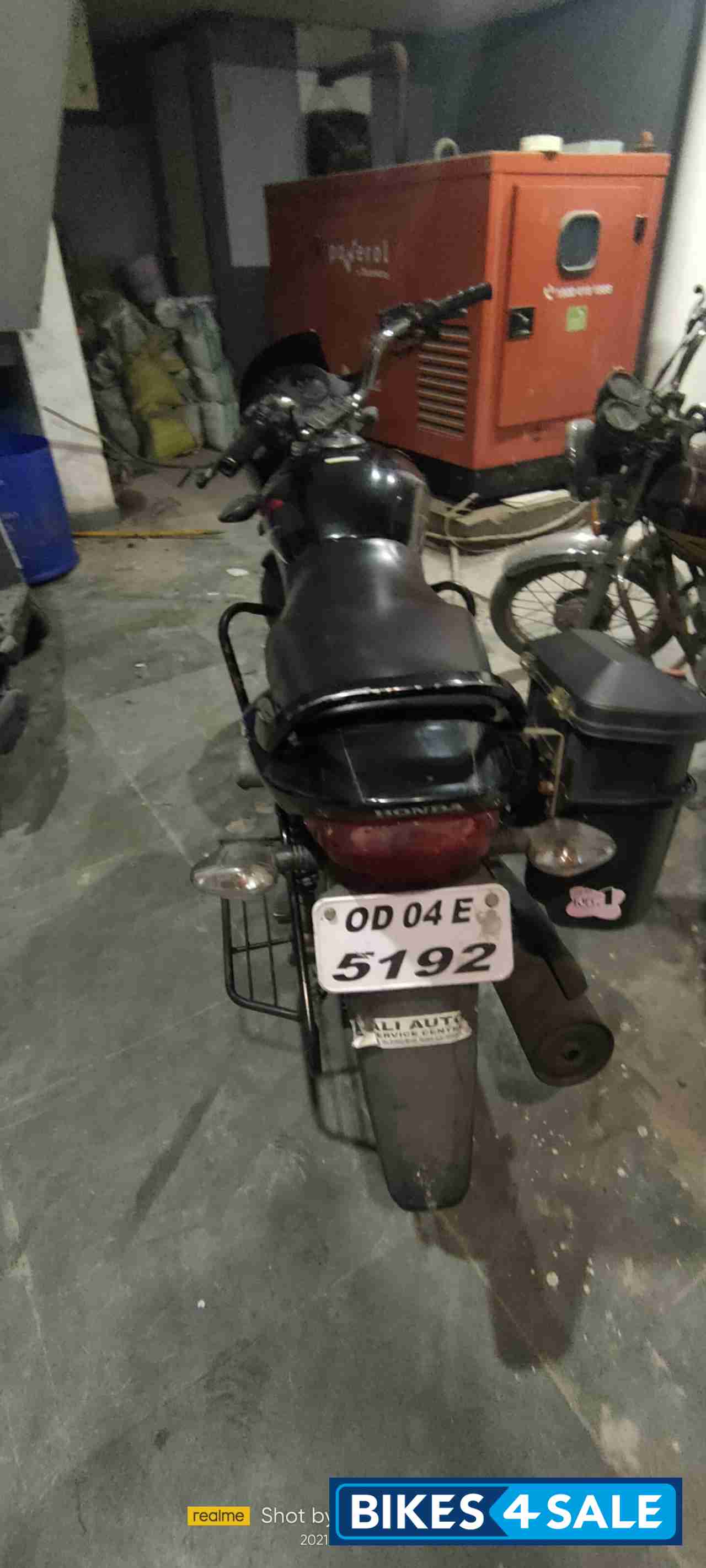 Black Honda CB Shine