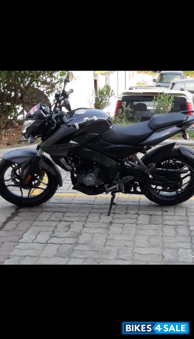 Black Bajaj Pulsar 200 NS