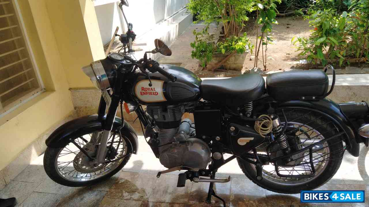 Black Royal Enfield Classic 350