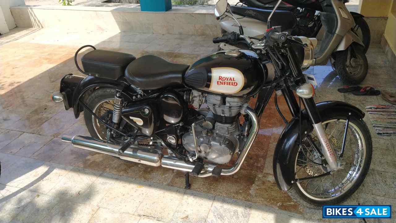 Black Royal Enfield Classic 350