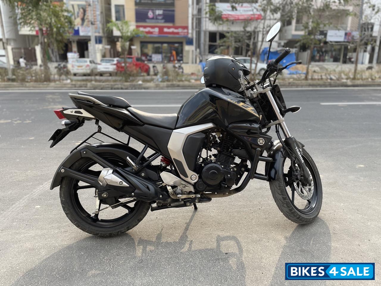 Black Yamaha FZ FI V2