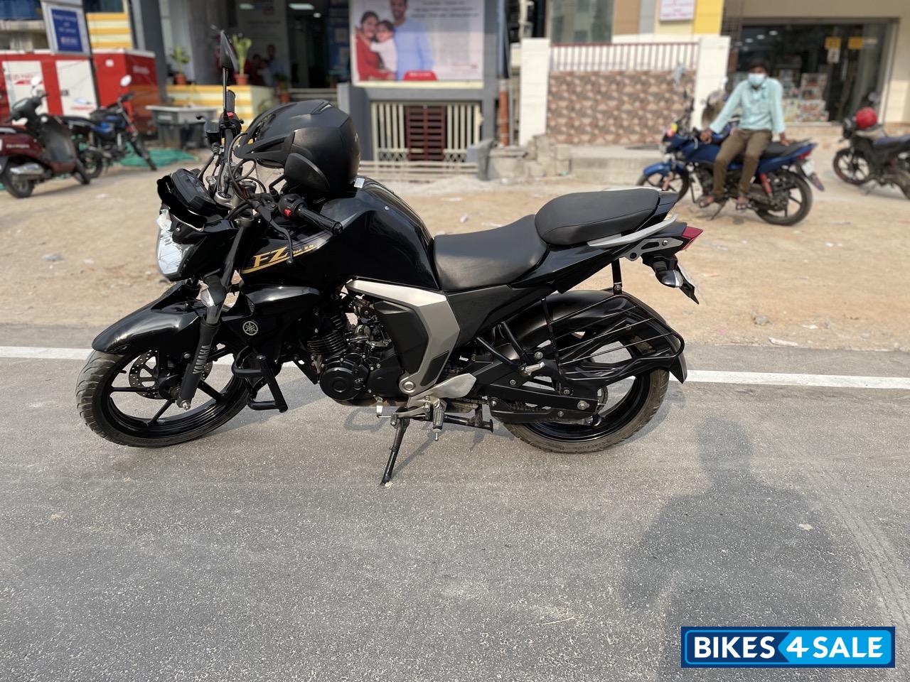 Black Yamaha FZ FI V2