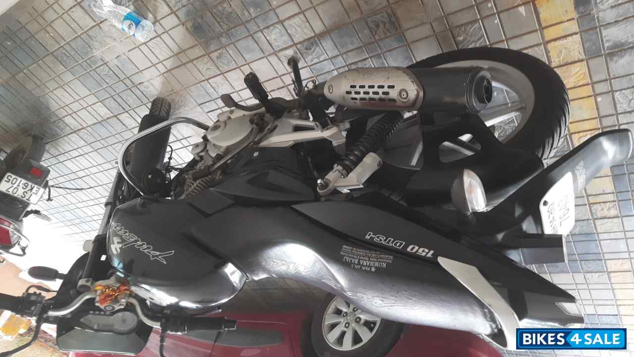 Black Bajaj Pulsar 150 DTSi Black Bajaj Pulsar 150 DTSi