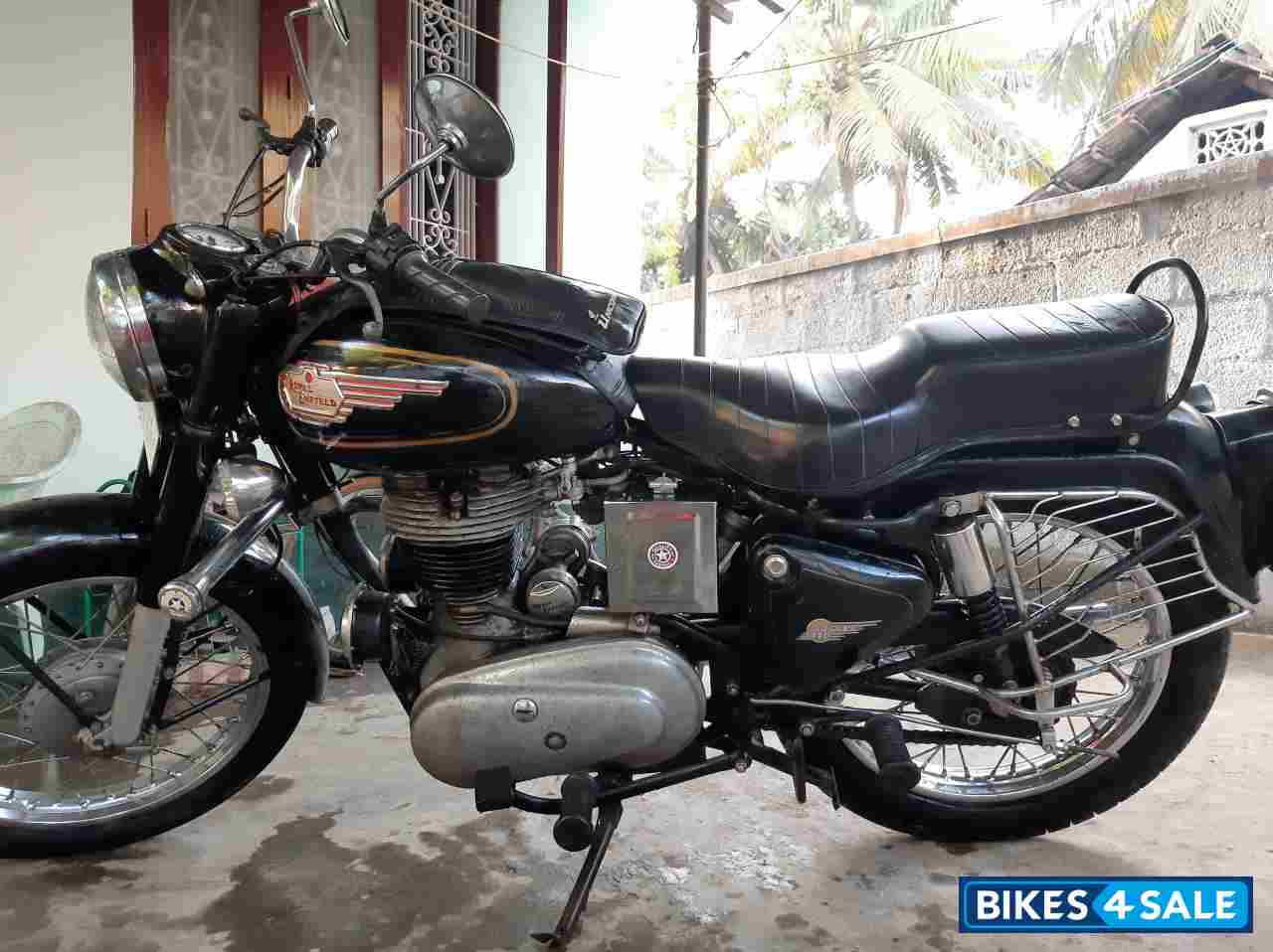 Black Royal Enfield Bullet 350