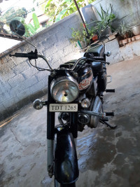 Black Royal Enfield Bullet 350