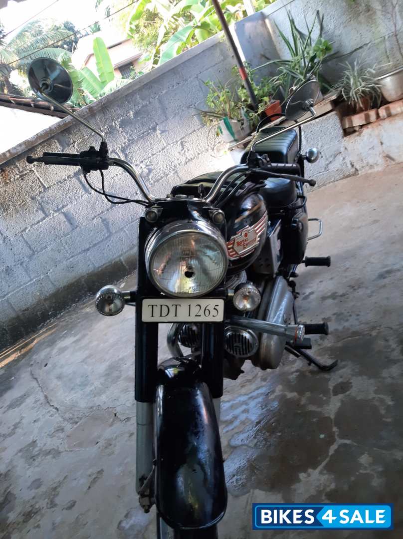 Black Royal Enfield Bullet 350