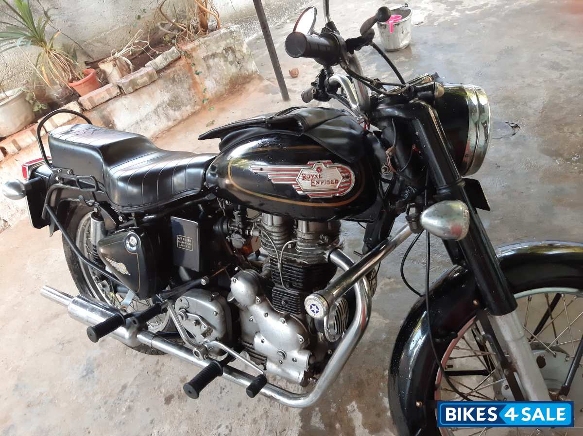 Black Royal Enfield Bullet 350