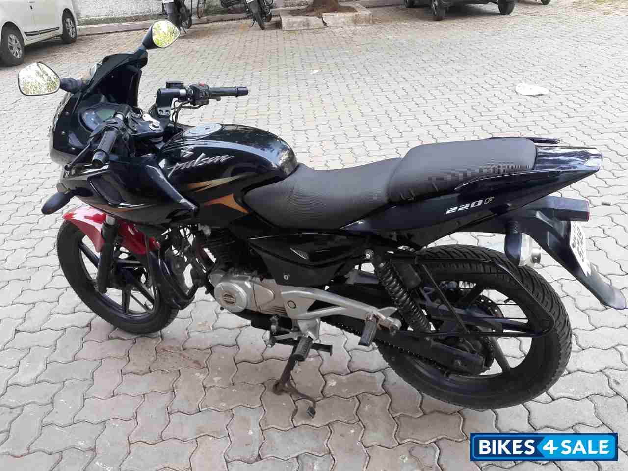 Bajaj Pulsar 220F