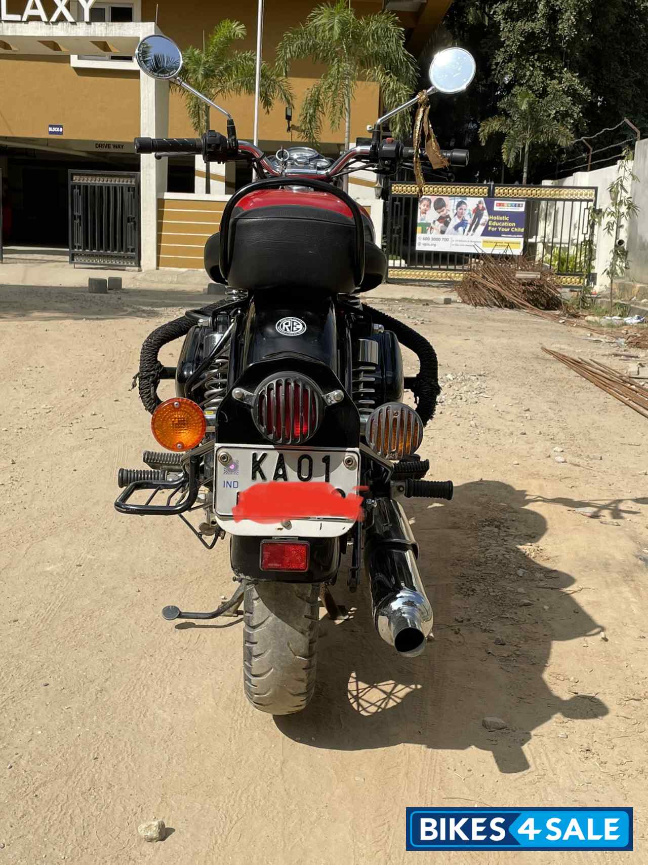 Red Royal Enfield Classic 350 Redditch Red