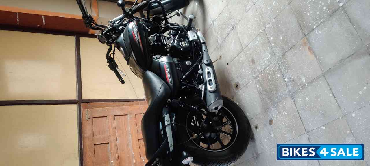 Black Bajaj Avenger Street 220