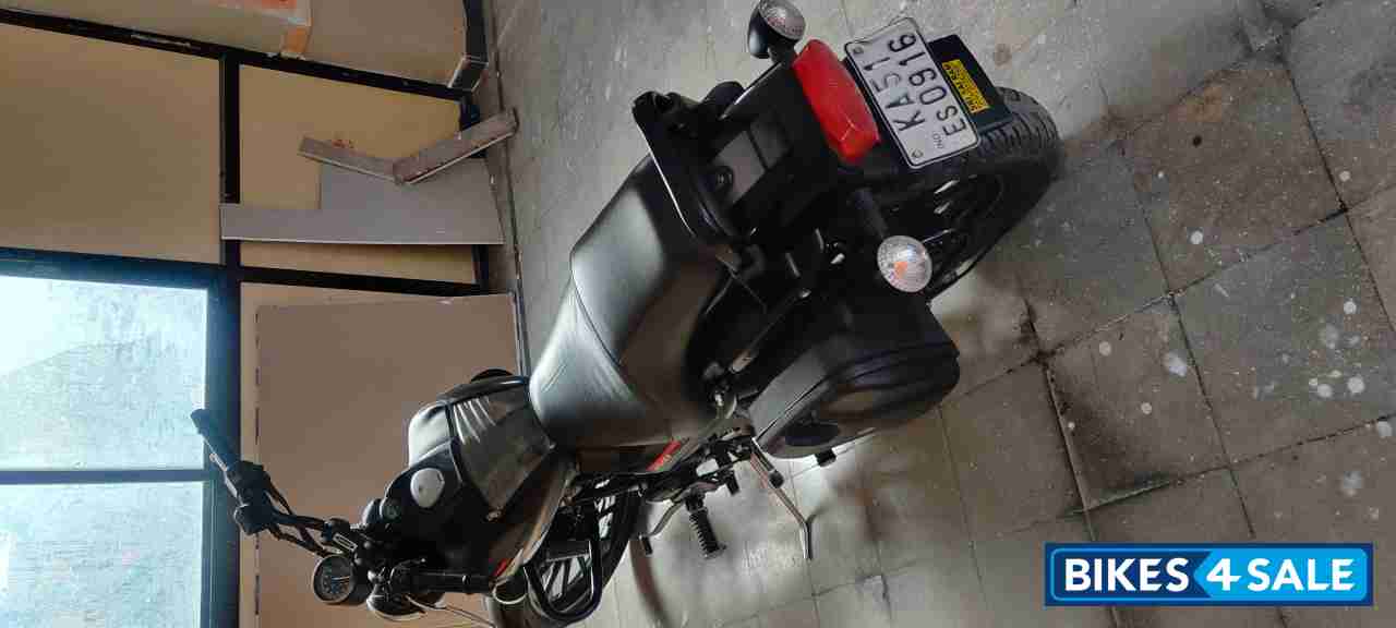 Black Bajaj Avenger Street 220