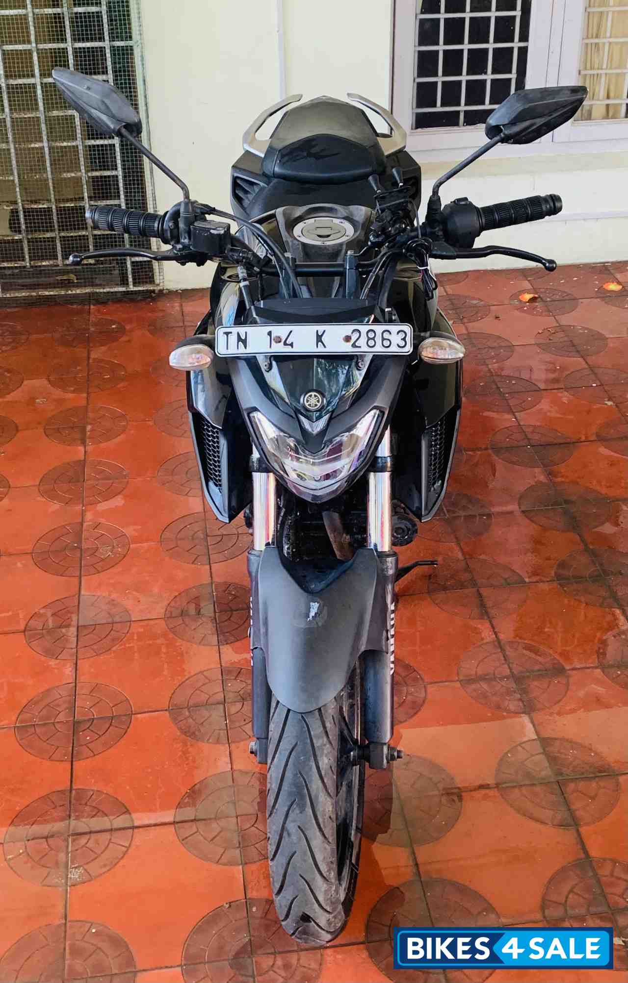 Black Yamaha FZ25