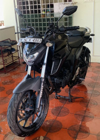 Black Yamaha FZ25