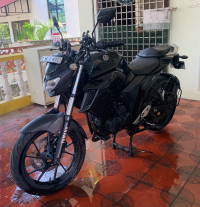 Black Yamaha FZ25