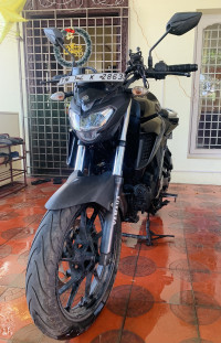 Black Yamaha FZ25