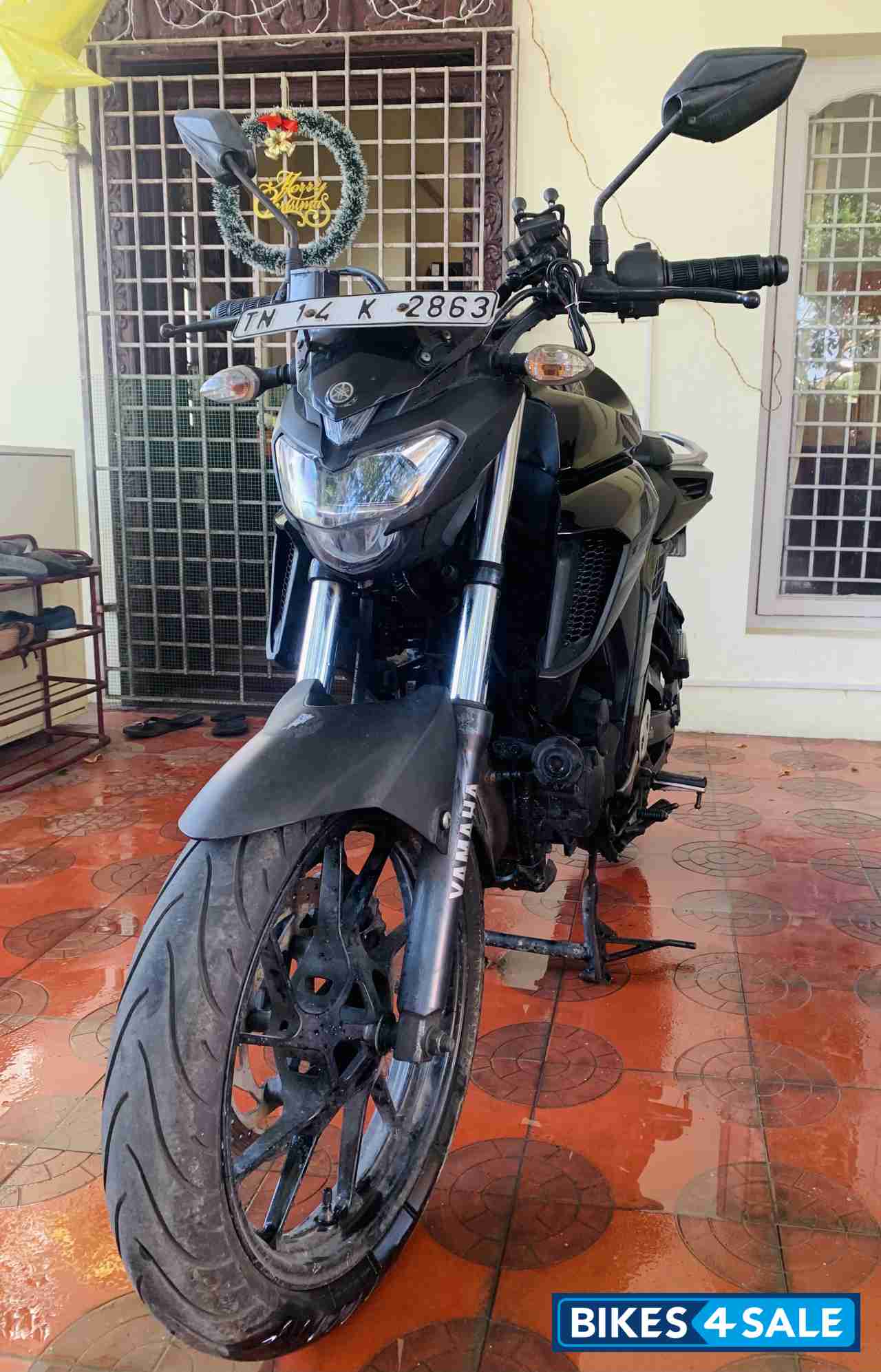 Black Yamaha FZ25